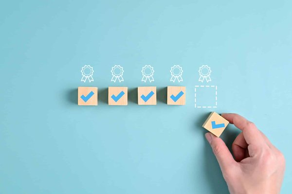 Comment une assurance peut-elle aider une entreprise à sécuriser ses investissements en agriculture verticale ?